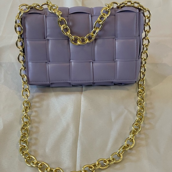 Purple weave handbag with gold chain hardware - Picture 4 of 4